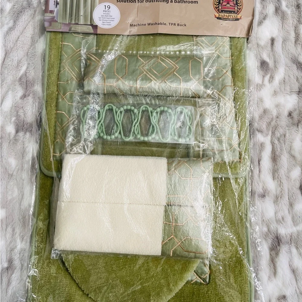 Green and Cream Bath Accessory Set